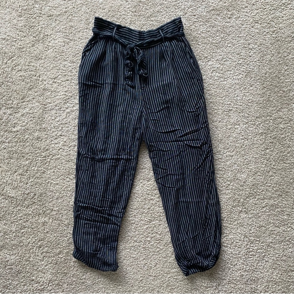 American Eagle High-Waisted Belted Tapered Leg Pant